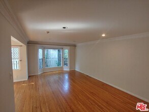 9066 Shoreham Dr in West Hollywood, CA - Building Photo - Building Photo