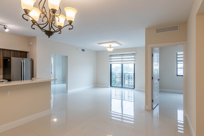 Villa Vendome Apartments in West Miami, FL - Building Photo - Building Photo