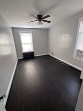 319 Parkland Pl SE, Unit #4 in Washington, DC - Foto de edificio - Building Photo