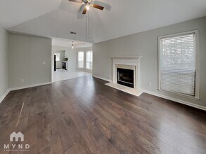 378 Walker Way, Unit 9 in Pelham, AL - Foto de edificio - Building Photo