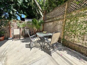 506 Flores St in West Hollywood, CA - Building Photo - Building Photo