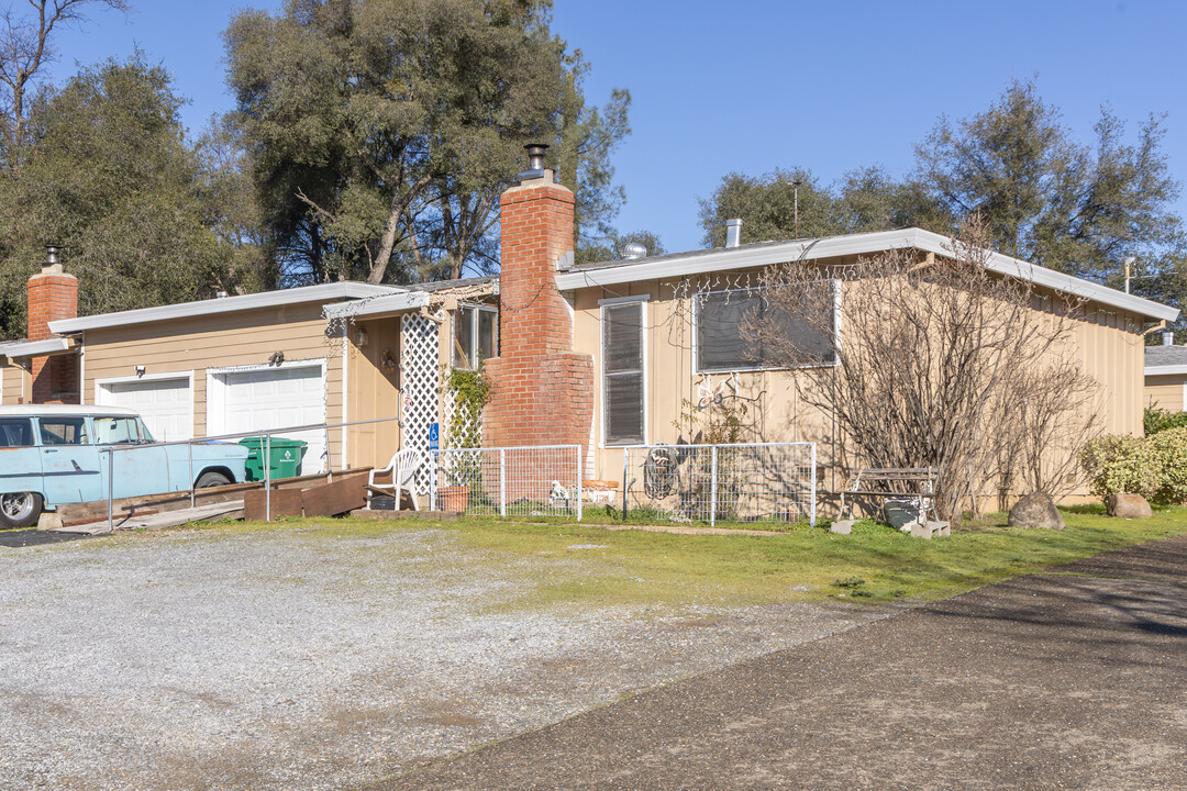 1001 Elizabeth Ln in El Dorado, CA - Foto de edificio