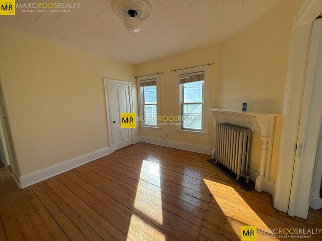 27 Falcon St, Unit 3 in Boston, MA - Foto de edificio - Building Photo