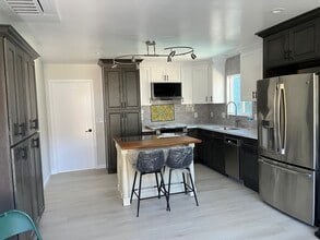3231 Magnolia Ave in Long Beach, CA - Building Photo - Building Photo