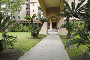 Historic Castle Green Hotel & Apartments in Pasadena, CA - Foto de edificio - Building Photo