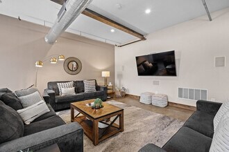 301 E Walnut St in Des Moines, IA - Building Photo - Building Photo
