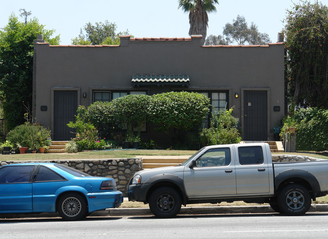 590-598 E Washington Blvd in Pasadena, CA - Foto de edificio - Building Photo