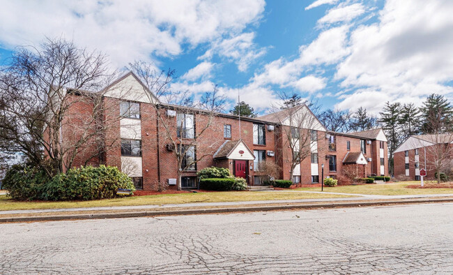 36 English Village Rd, Unit 202 in Manchester, NH - Foto de edificio - Building Photo