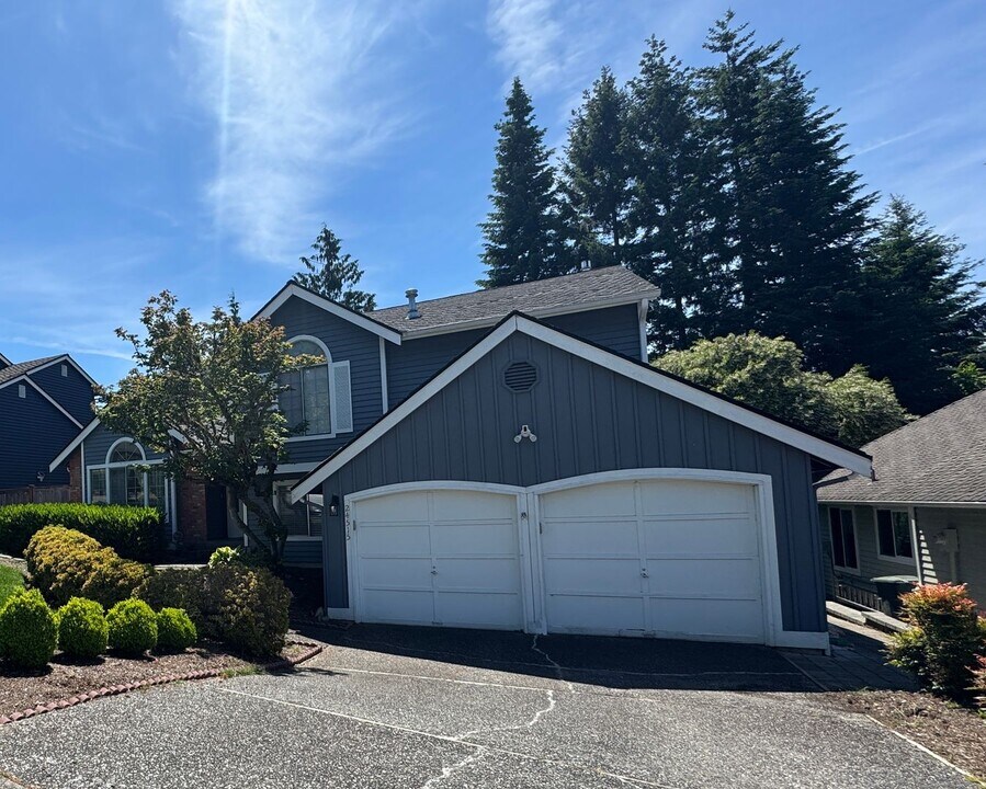 24515 SE 44th St in Issaquah, WA - Building Photo