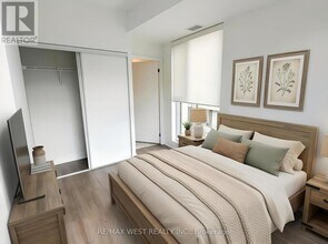 1660 Bloor St W in Toronto, ON - Building Photo - Building Photo