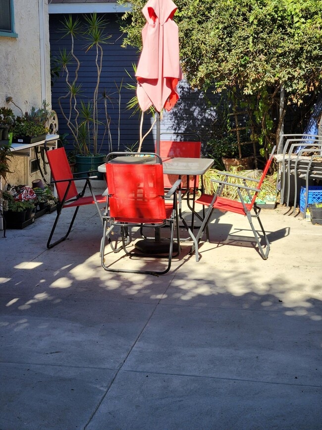 304 N Colorado Pl, Unit 304 in Long Beach, CA - Building Photo - Building Photo