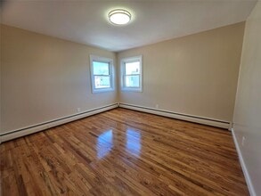 83 Gibson Blvd in Valley Stream, NY - Building Photo - Building Photo