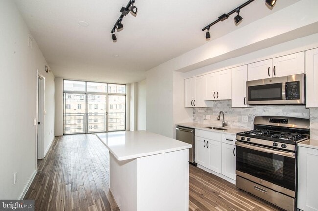 property at 475 K St NE