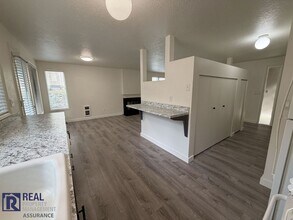 7187 SW Childs Rd in Lake Oswego, OR - Building Photo - Building Photo