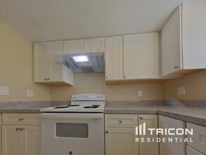 25200 Quaker Ridge Ave in Sorrento, FL - Building Photo - Building Photo