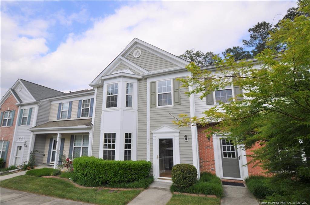 404 Canyon Lake Cir in Morrisville, NC - Foto de edificio