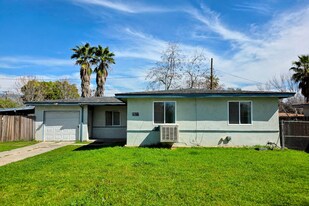 2977 Garden Dr in San Bernardino, CA - Building Photo