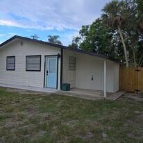115 Pine St in Geneva, FL - Building Photo