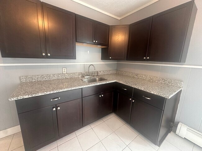 22 Linden St, Unit 2 in Somerville, MA - Building Photo - Building Photo