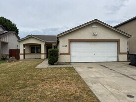 1637 Terra Vista Ln in Stockton, CA - Building Photo