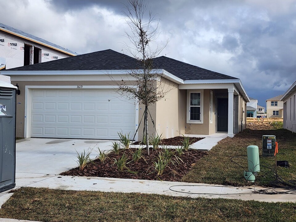 3619 Cambridge Brk Dr in Davenport, FL - Building Photo