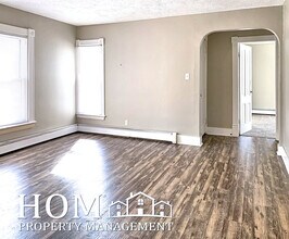 229 Center St, Unit 2 in Mankato, MN - Foto de edificio - Building Photo