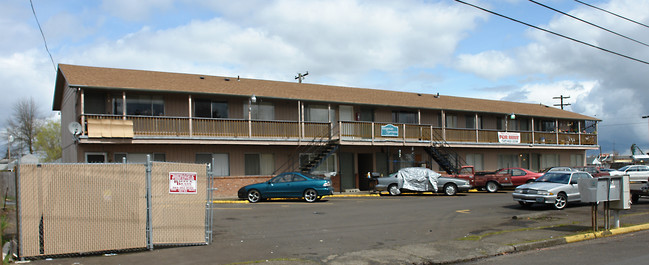 Kingsman Apartments in Albany, OR - Building Photo - Building Photo