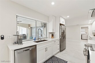 134 SW 57th Terrace in Cape Coral, FL - Foto de edificio - Building Photo