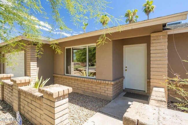 4077 E Cholla St