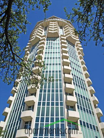 Founders Tower in Oklahoma City, OK - Foto de edificio - Building Photo