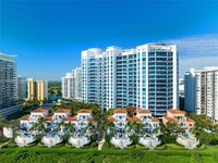 5959 Collins Ave, Unit 706 in Miami, FL - Foto de edificio - Building Photo