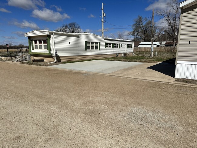 307 S Denver Ave in Hanover, KS - Foto de edificio - Building Photo