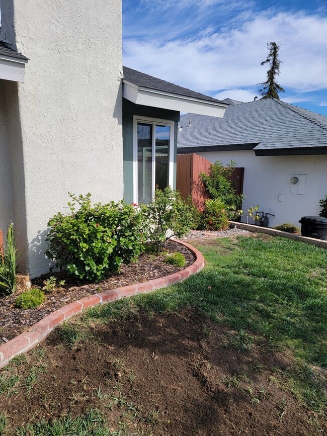 25611 Heatherow Cir