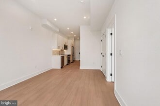 30 W Allens Ln, Unit 407 in Philadelphia, PA - Foto de edificio - Building Photo