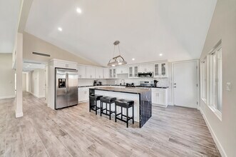5852 McDonie Ave in Los Angeles, CA - Building Photo - Building Photo
