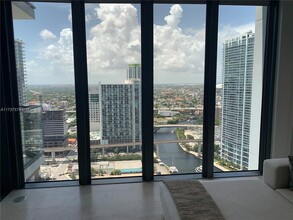 68 SE 6th St in Miami, FL - Building Photo - Building Photo