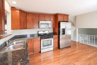 1329 Stonegate Rd in Naperville, IL - Building Photo - Building Photo