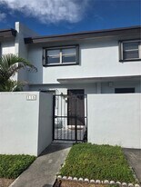 8000 SW 152nd Ave in Miami, FL - Building Photo