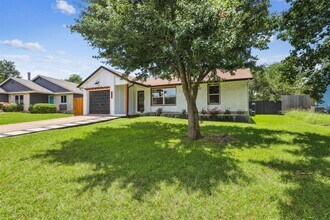 3215 Plantation Rd in Austin, TX - Building Photo - Building Photo