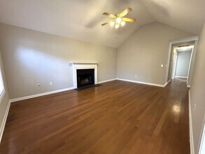 305 Spring Lake Ct in Athens, GA - Building Photo - Building Photo