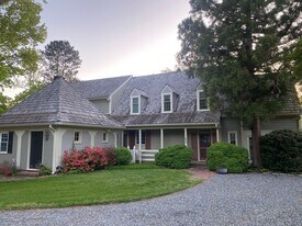 44 Muirfield Ct in Weems, VA - Building Photo