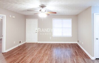 235 Winston Dr in Mcdonough, GA - Foto de edificio - Building Photo