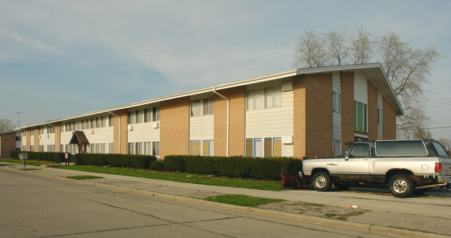 Evergreen Apartments in Racine, WI - Building Photo - Building Photo