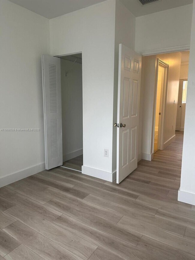 928 SW 3rd St in Miami, FL - Building Photo - Building Photo