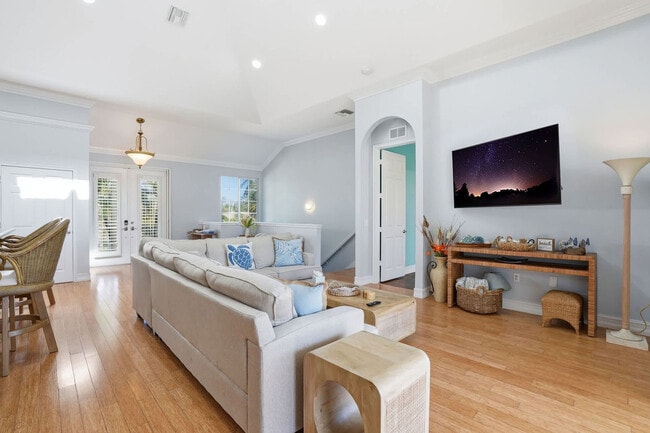 3011 Pine Tree Dr in Bonita Springs, FL - Building Photo - Building Photo