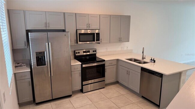 2096 Viewfinder St in Kissimmee, FL - Building Photo - Building Photo
