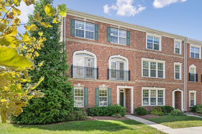 property at 43728 Gold Hill Square