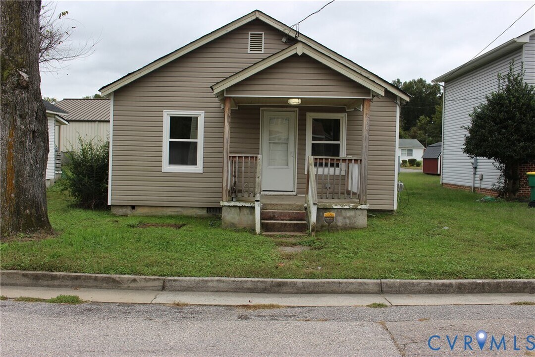 2304 Raleigh St in Hopewell, VA - Building Photo