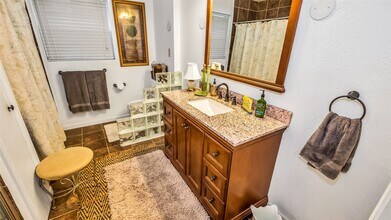 7919 Montglen Dr in Houston, TX - Building Photo - Building Photo