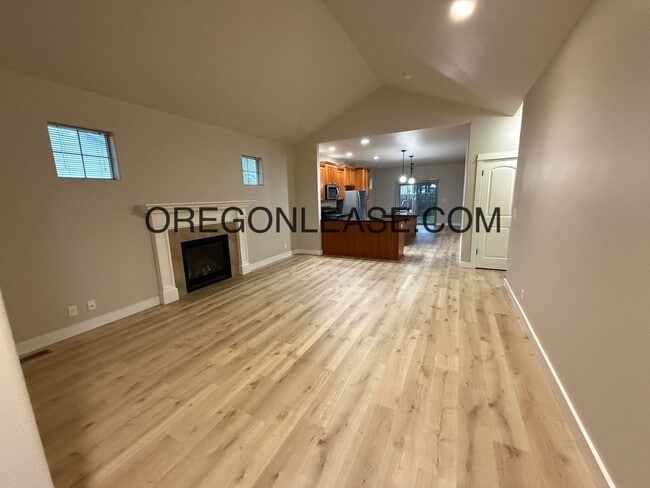 939 Irvington Dr in Eugene, OR - Building Photo - Building Photo